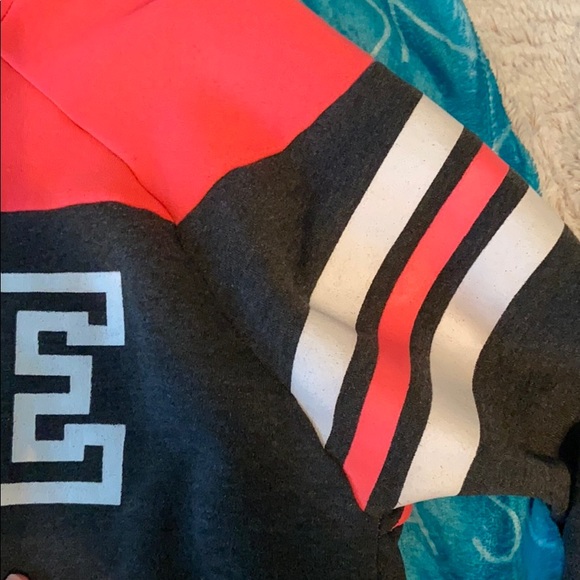 Sweatshirt - Picture 2 of 7